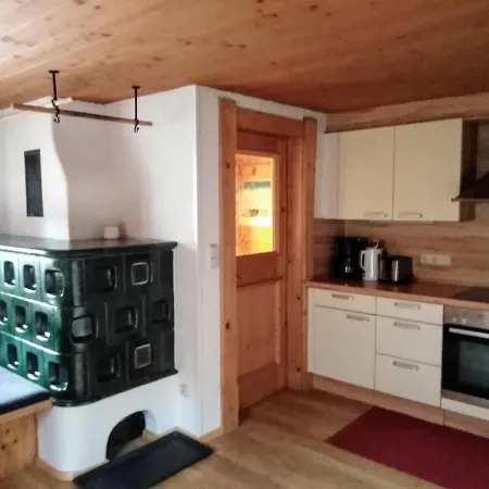 Çiftlik konaklama Woerglerhof's Huettenapartments Mit Kachelofen