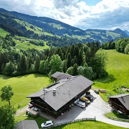 Woerglerhof's Huettenapartments Mit Kachelofen Çiftlik konaklama *