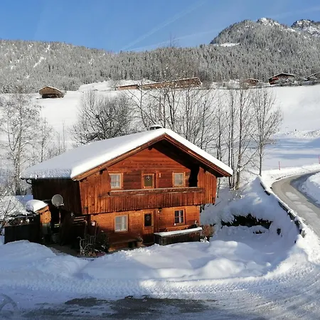 Woerglerhof's Huettenapartments Mit Kachelofen Κατάλυμα σε φάρμα