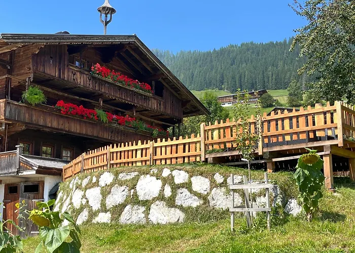 Woerglerhof's Huettenapartments Mit Kachelofen Κατάλυμα σε φάρμα Alpbach