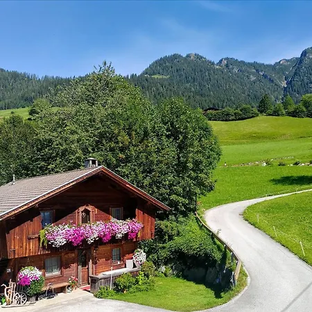 Çiftlik konaklama Woerglerhof's Huettenapartments Mit Kachelofen *